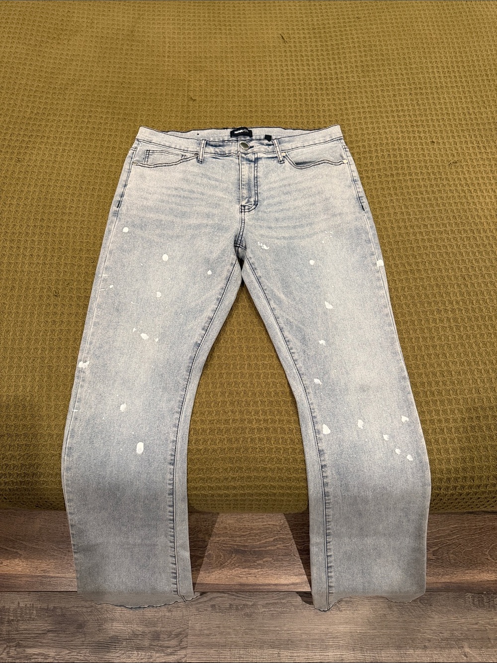 Light Wash Men’s Paint-Splatter Jeans